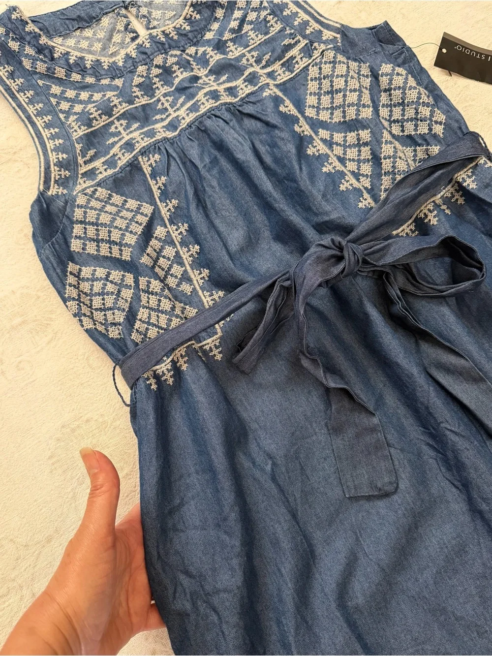 NWT Embroidered Dress - Picture 3 of 9